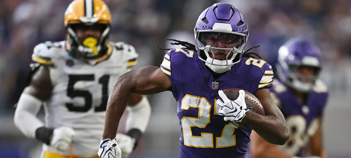 Vikings place Jordan Mason on IR, sign DeeJay Dallas to 53-man roster