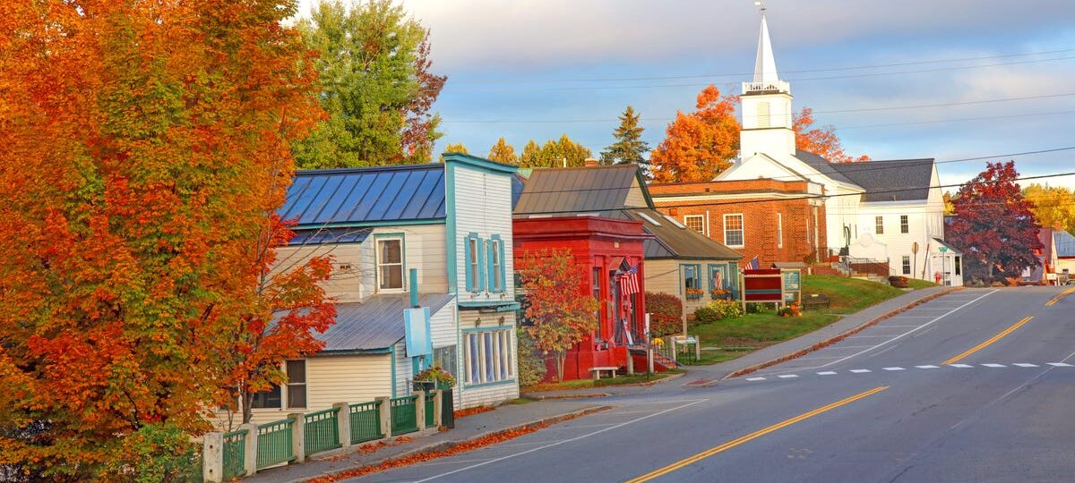 I grew up in New England. Fall is the best time to visit — but first-time tourists often make 4 avoidable mistakes.