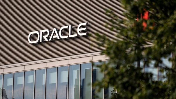 Oracle maintains its capex forecast and reports cloud growth, sending shares up 7%