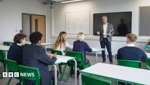 Schools in England get extra £500m in bid to avoid teachers’ pay strike