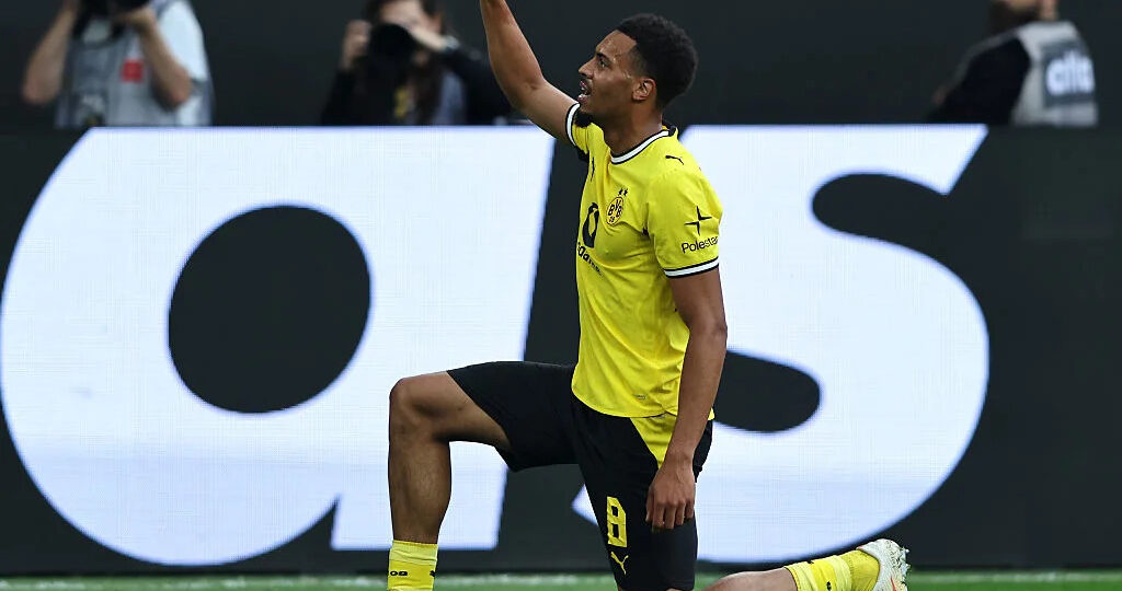 Goal of the season? Germany star pulls off a bicycle kick!