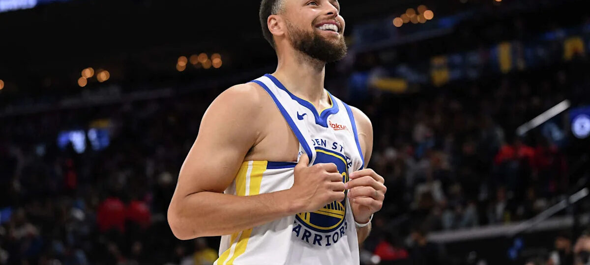 Steph Curry takes a discount, signs 2-year extension with Warriors