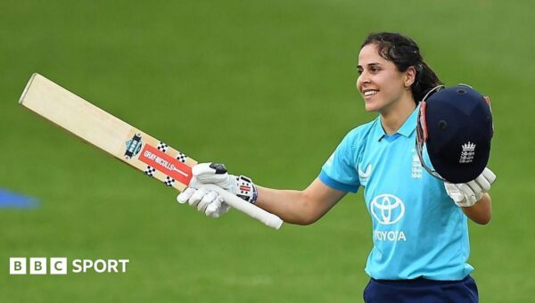 Superb England crush Ireland with record ODI chase