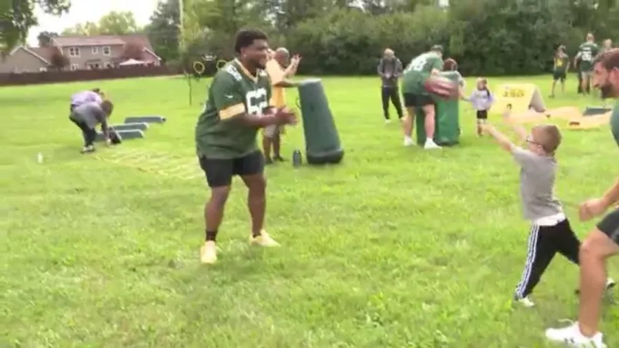 Packers launch football camps for Wisconsin students