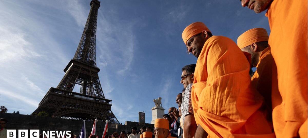 Eiffel Tower chief to quit after female staff replaced by men during religious visit