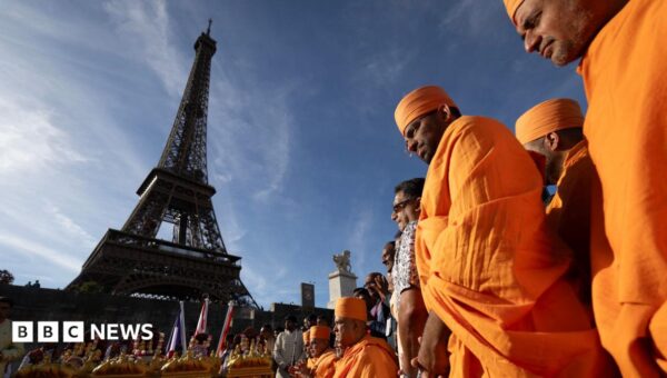 Eiffel Tower chief to quit after female staff replaced by men during religious visit