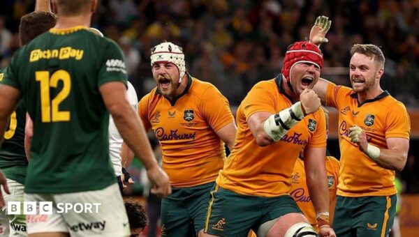 Four men down – but Australia still beat South Africa