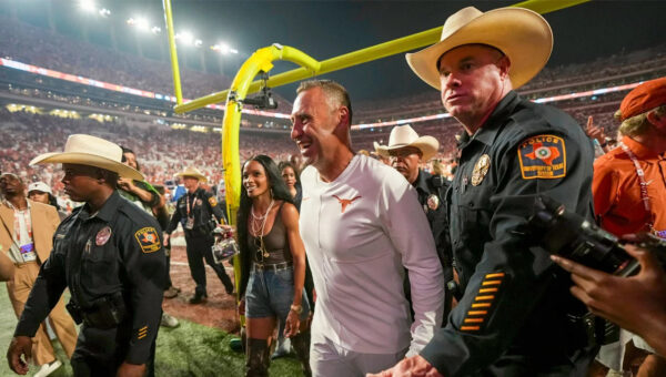 Texas football news: Arch Manning can't hide reaction to Rowe-Sarkisian question