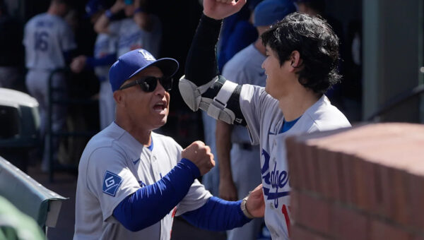 Dodgers reach 100 wins in final game of regular season, setting record for manager Dave Roberts