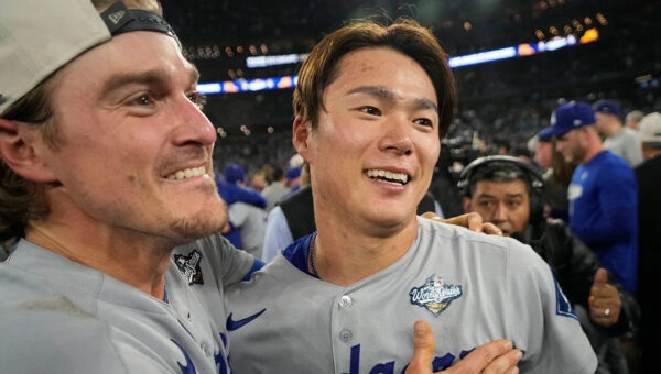 Dodgers news: Yoshinobu Yamamoto caught off guard by Kike Hernandez's wild act