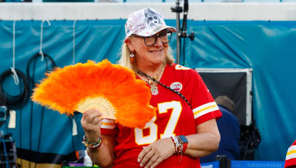 Caitlin Clark shows love to Donna Kelce before Indiana Fever game