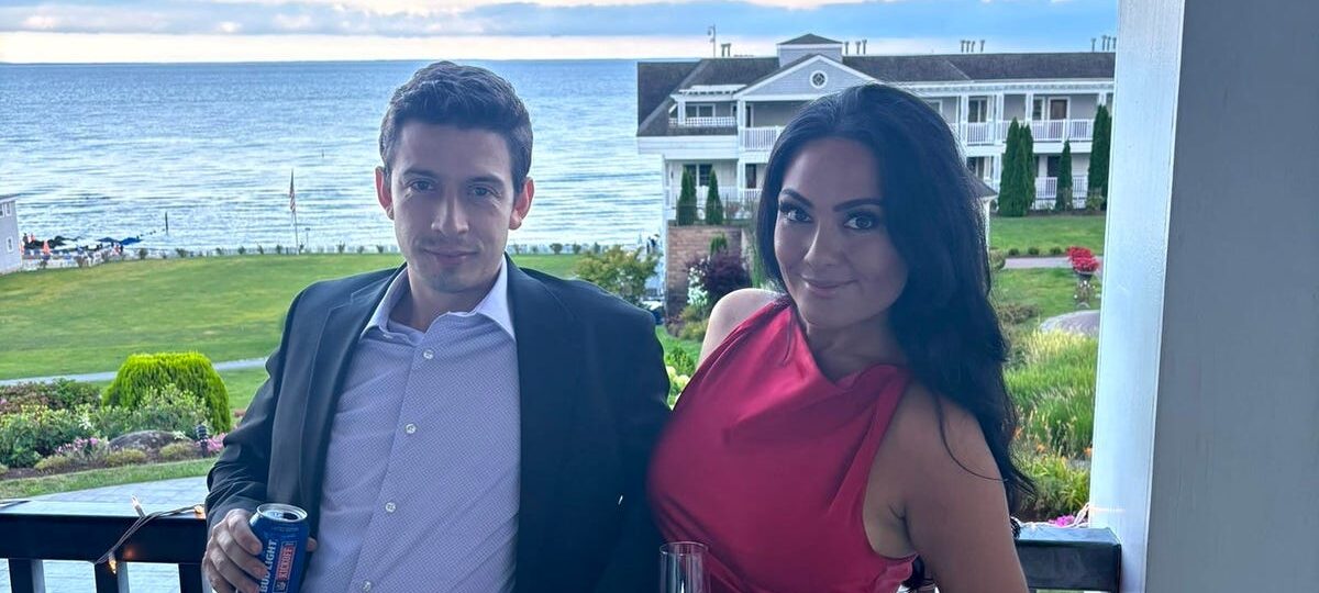 I spent my 20s proudly supporting my partner's business. Now that I'm in my 30s, I'm realizing what I gave up.