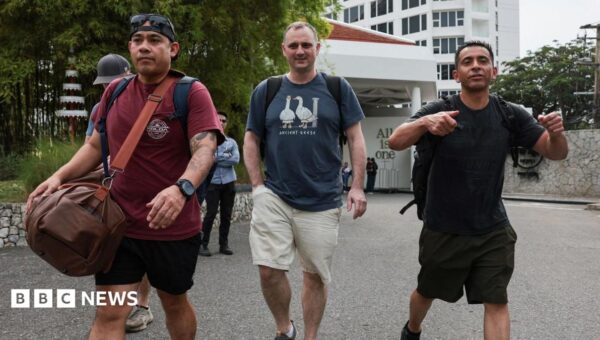 US sailors go shopping and bar-hopping in Thailand after 250-day voyage