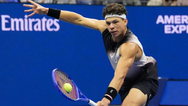 Ben Shelton stuns Carlos Alcaraz to reach U.S. Open semifinals