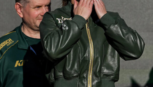 Katie Taylor vs Flora Pili: Live blog, round-by-round and results