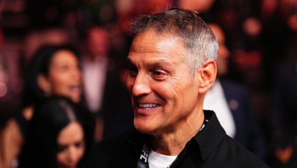 Hollywood exec Ari Emanuel says he treats his to-do list like a 'contract' with himself