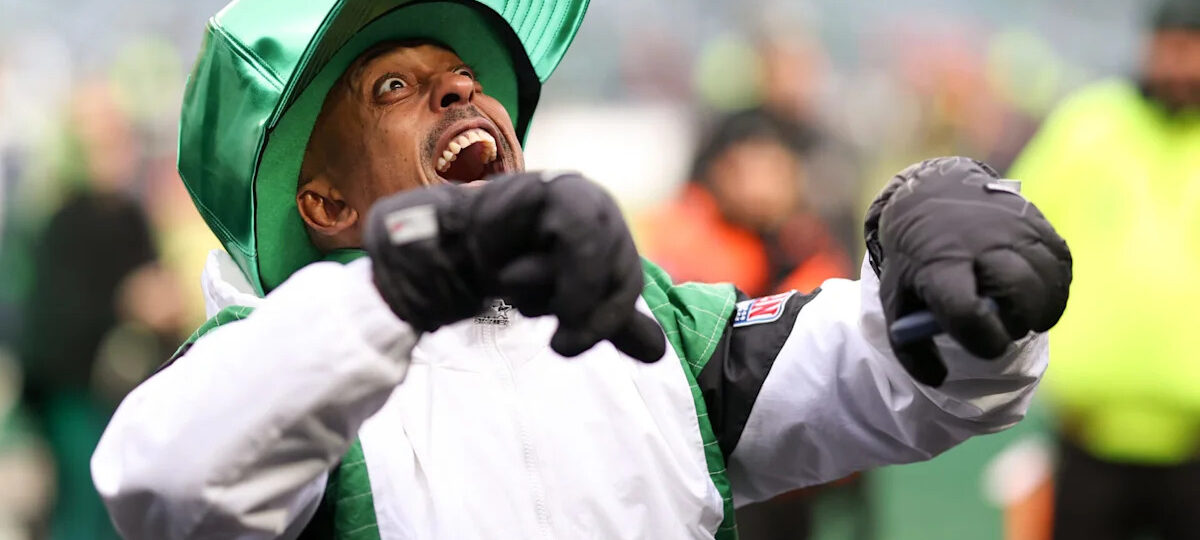 Eagles superfan Gillie da King paints nails, rocks Caleb Williams jersey after losing bet