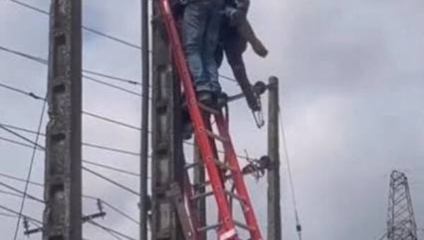 IKEDC worker survives electric shock while repairing power pole in Lagos