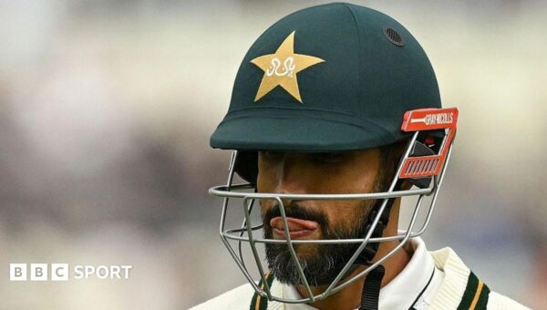 ‘Embarrassing’ Pakistan break record in morning to forget