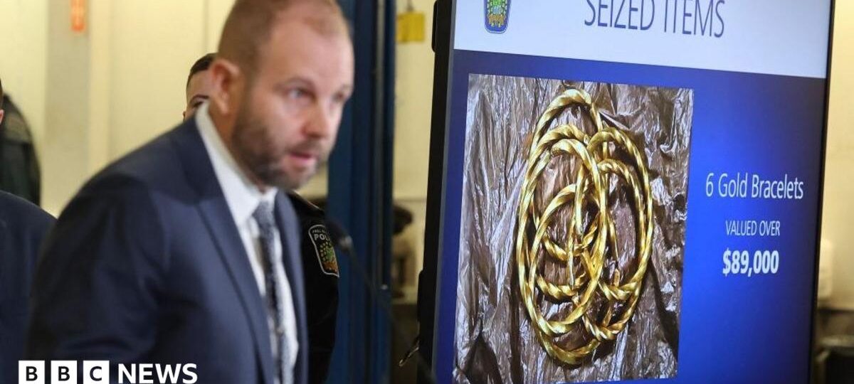 Canada prosecutors drop charges against two in Toronto gold heist