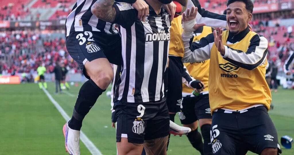 Santos beat Inter 3-2 at Beira-Rio, third straight away win