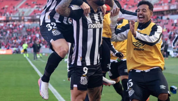 Santos beat Inter 3-2 at Beira-Rio, third straight away win