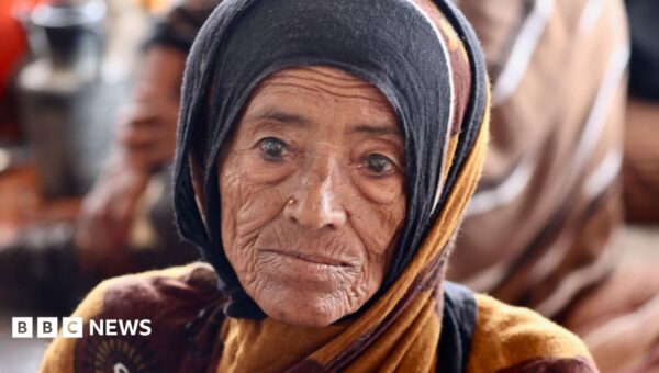 Yemenis flee across Red Sea as Houthis and Saudi-backed forces escalate war