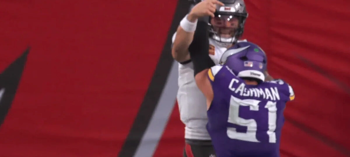 Baker Mayfield injury: Buccaneers QB suffers thumb injury vs. Vikings