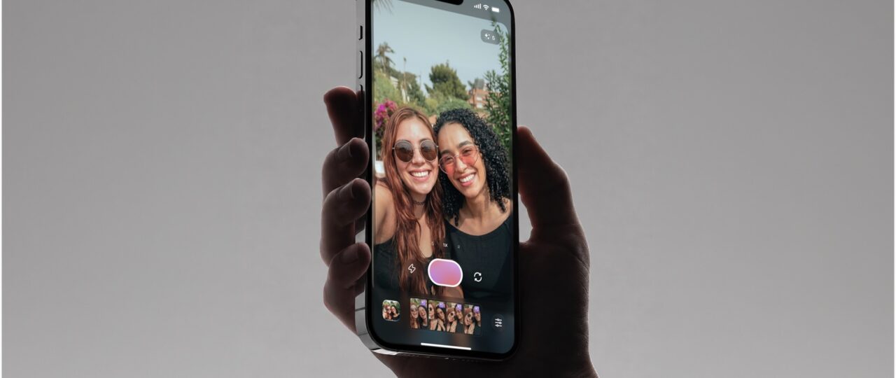 Former TikTok execs built an app that uses AI to teach you how to pose for a photo