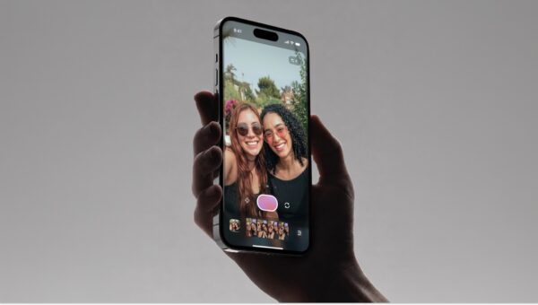 Former TikTok execs built an app that uses AI to teach you how to pose for a photo