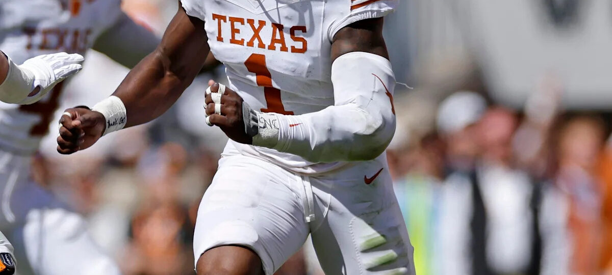 Longhorns Daily News: Texas’ Colin Simmons earns three national player of the week honors after Tennessee win