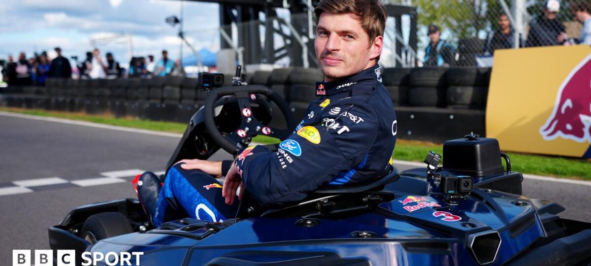 Verstappen passes 100 amateur karters in 14 laps in exhibition race