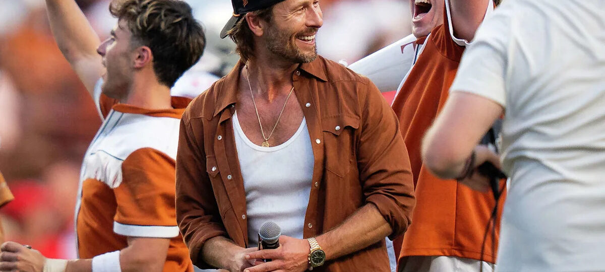 Matthew McConaughey, Kevin Durant, politicians among those at DKR for Texas vs Ohio State