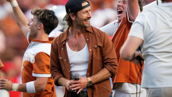 Matthew McConaughey, Kevin Durant, politicians among those at DKR for Texas vs Ohio State