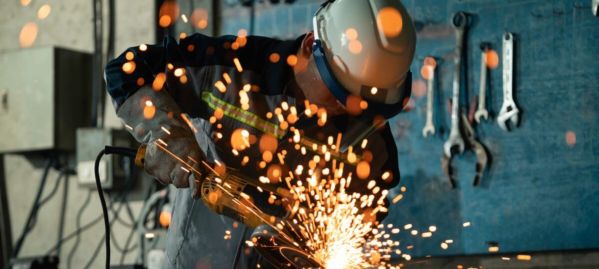 More Americans think of themselves as working class, even as they make more money