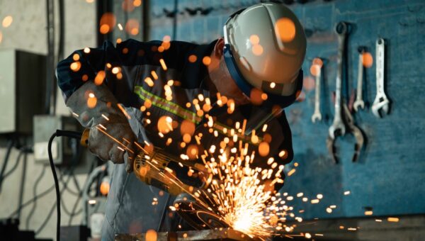 More Americans think of themselves as working class, even as they make more money