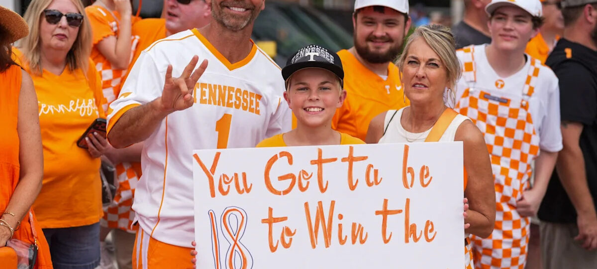 Best ‘College GameDay’ signs from Week 4: Texas vs Tennessee