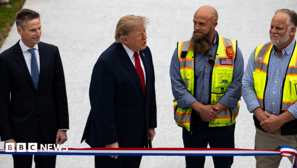 What is the White House press pool and why is it in a row with Trump?