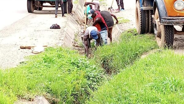 Flooding: FCTA begins desilting of drains, warns against vandalism, illegal structures