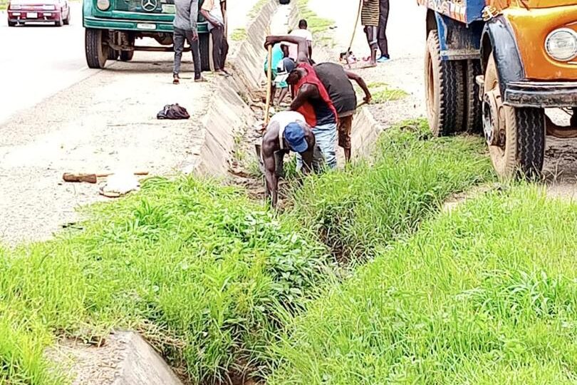 Flooding: FCTA begins desilting of drains, warns against vandalism, illegal structures