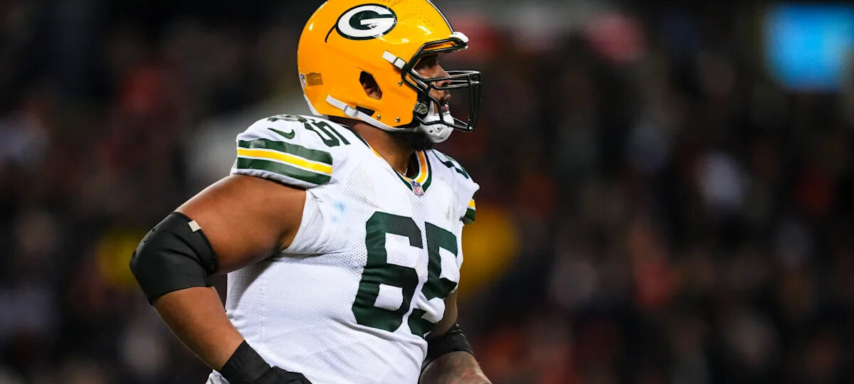 G Aaron Banks misses practice for Packers, OT Anthony Belton limited