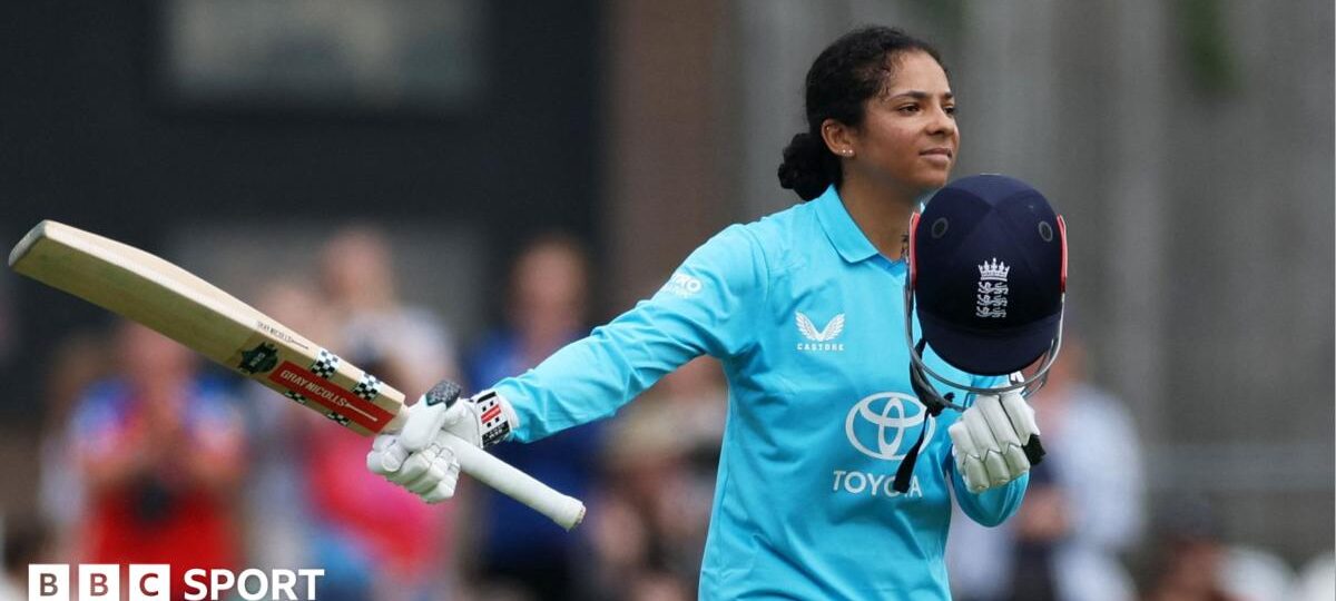 Dunkley century helps England sweep Ireland 3-0