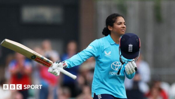 Dunkley century helps England sweep Ireland 3-0