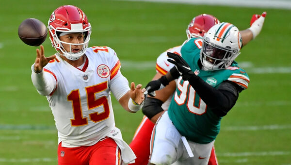 Will Patrick Mahomes play today? Status update for Chiefs QB in Week 3