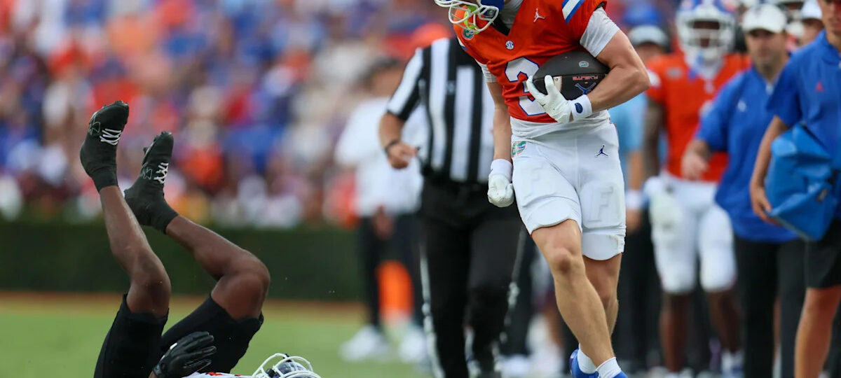 Florida WR Baily Stockton heads to medical tent after targeting hit against Ole Miss