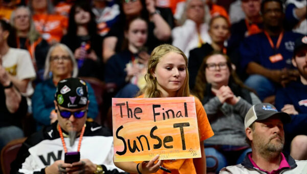 Sun beat Tempo 95-81 in franchise's final game in Connecticut before moving to Houston