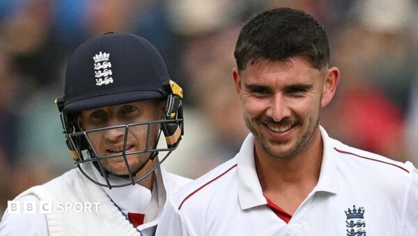 England demolish Pakistan to take charge of Test