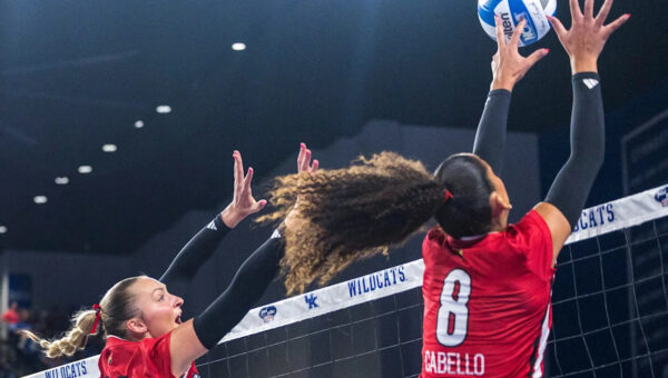 No. 4 Louisville volleyball sweeps Syracuse on road to open ACC play
