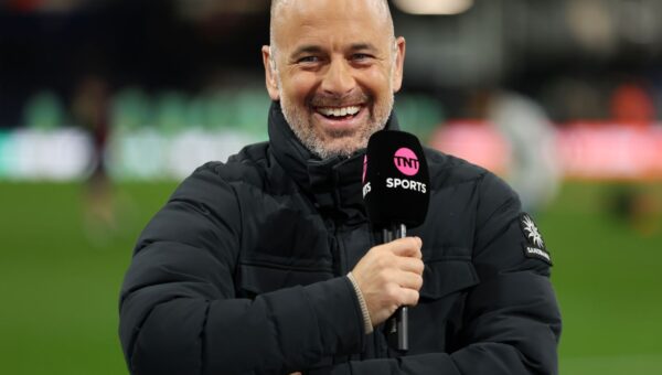 “You can’t help but love watching him”: Joe Cole singles out Arsenal star with praise after Napoli win