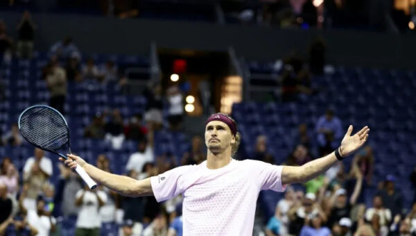 Zverev out-lasts Sonego in wild five-setter to advance at US Open
